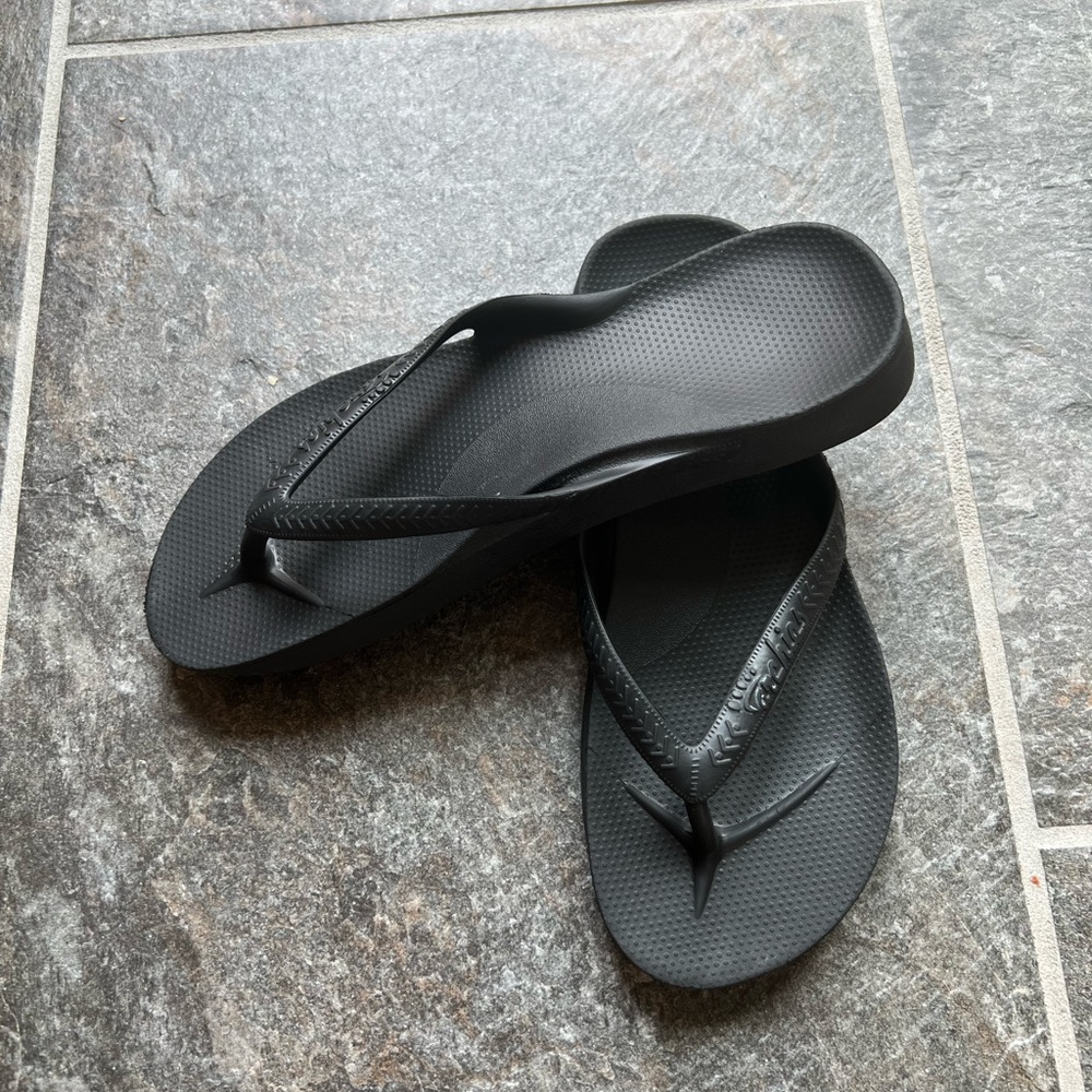 Archie’s unisex sandals